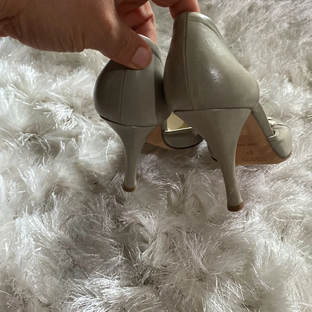 PRADA GREY taupe LEATHER PUMPS W/ GROSGRAIN BOW size 37 us 6.5 - Picture 5 of 9